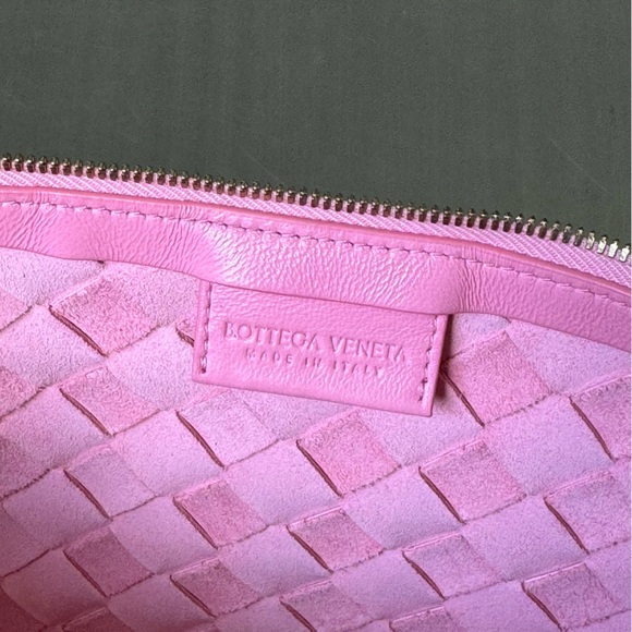 Bottega Veneta Medium Turn Pouch in Pink - Picture 5 of 8